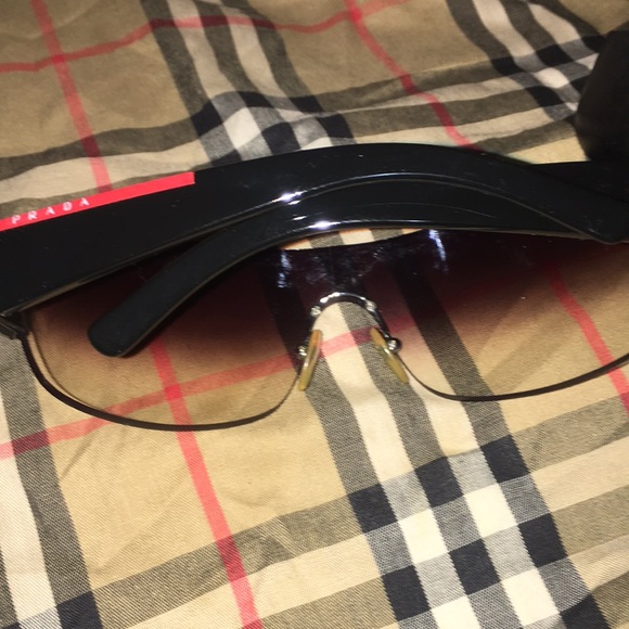 Prada sunglasses - Picture 4 of 6